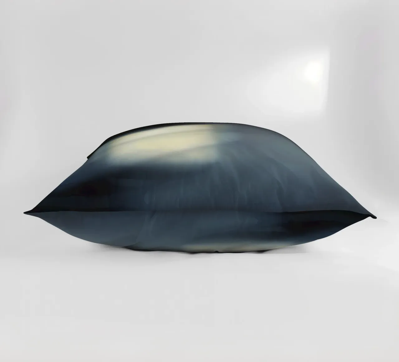 Une lumière douce filtre à travers une fenêtre, créant une ambiance brumeuse. coussin de DesignDoodle