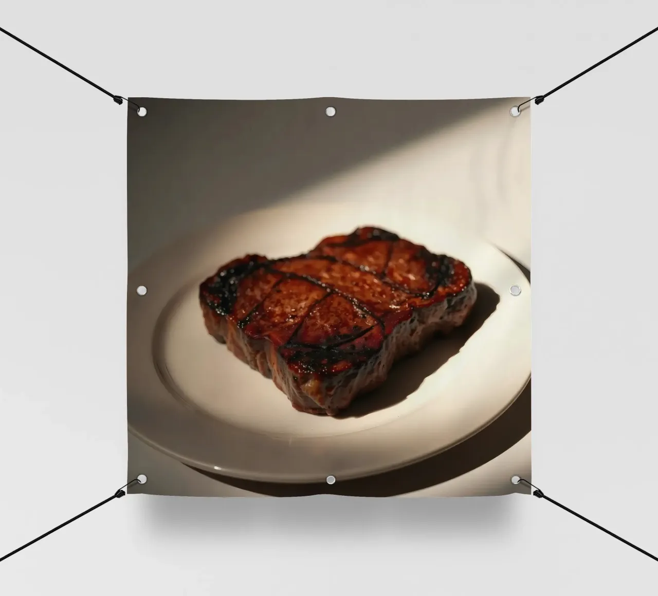 Bistecca perfettamente grigliata servita su un semplice piatto bianco telo in pvc da DesignDoodle