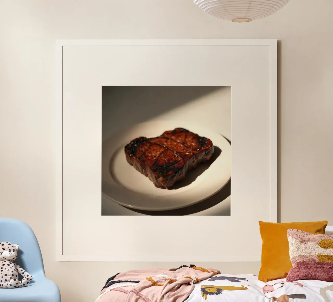 Steak parfaitement grillé servi sur une simple assiette blanche poster de DesignDoodle