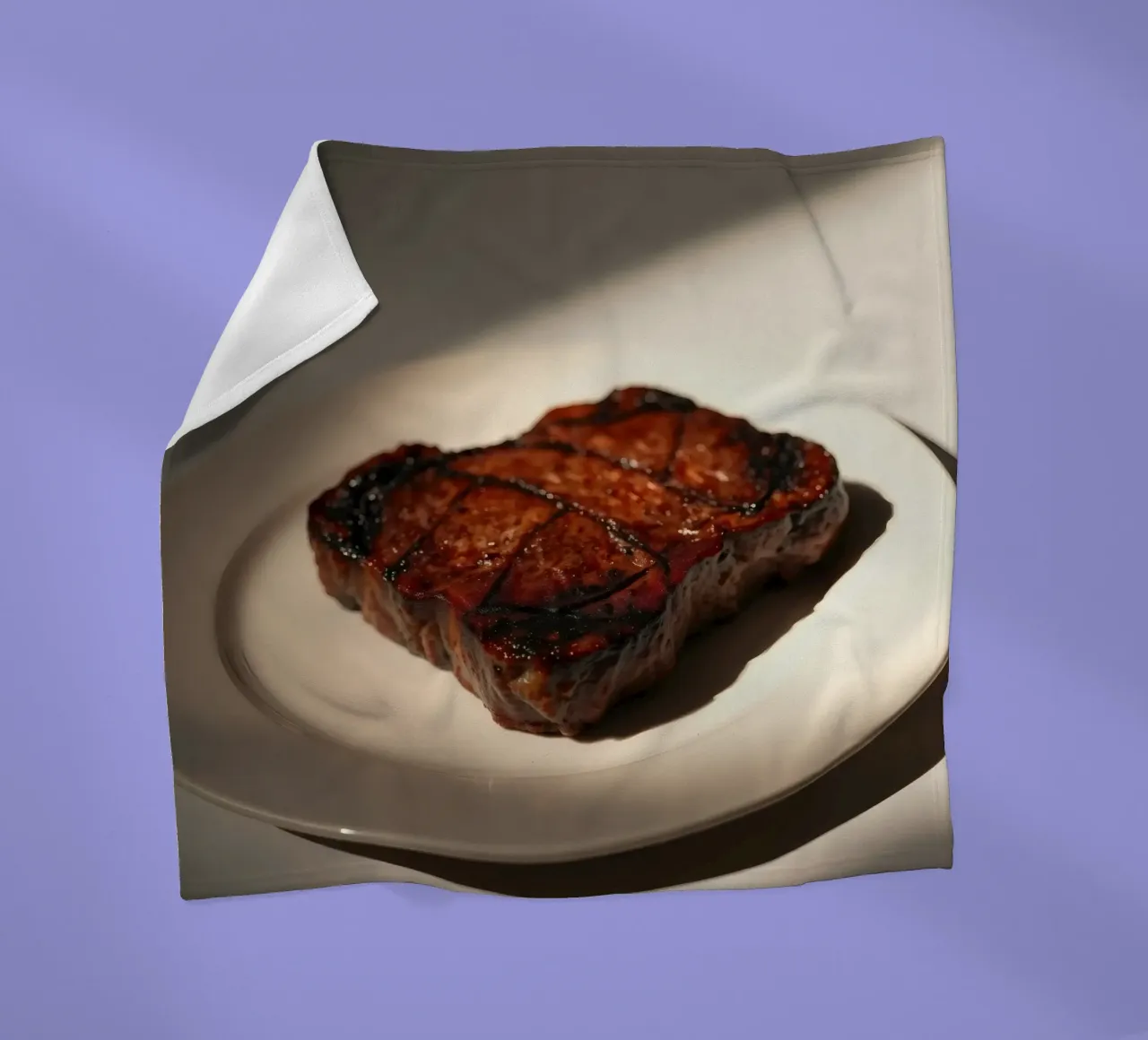 Bistecca perfettamente grigliata servita su un semplice piatto bianco coperta in pile da DesignDoodle