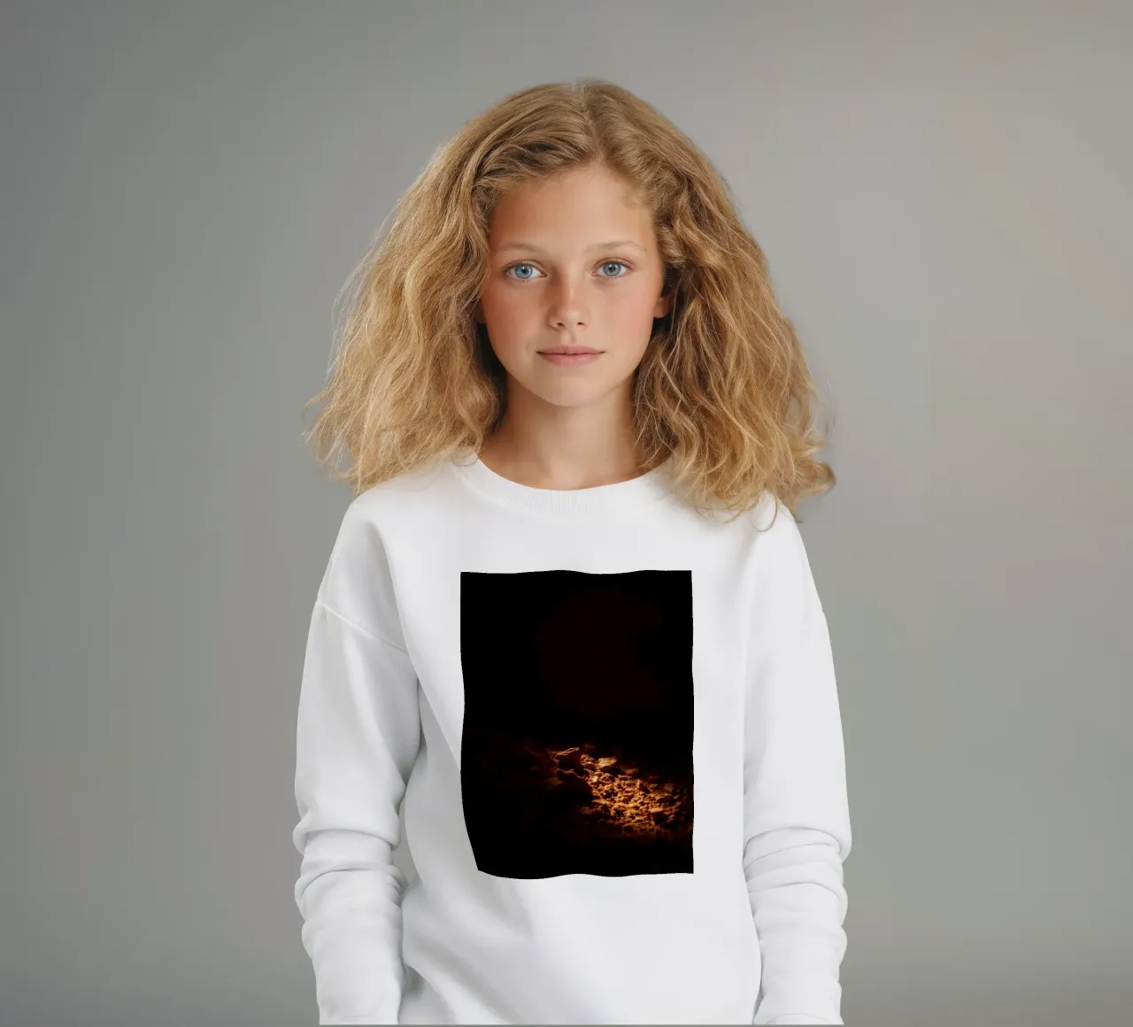 Luce soffusa che illumina le texture della terra all'interno di una grotta buia felpa bambino da DesignDoodle
