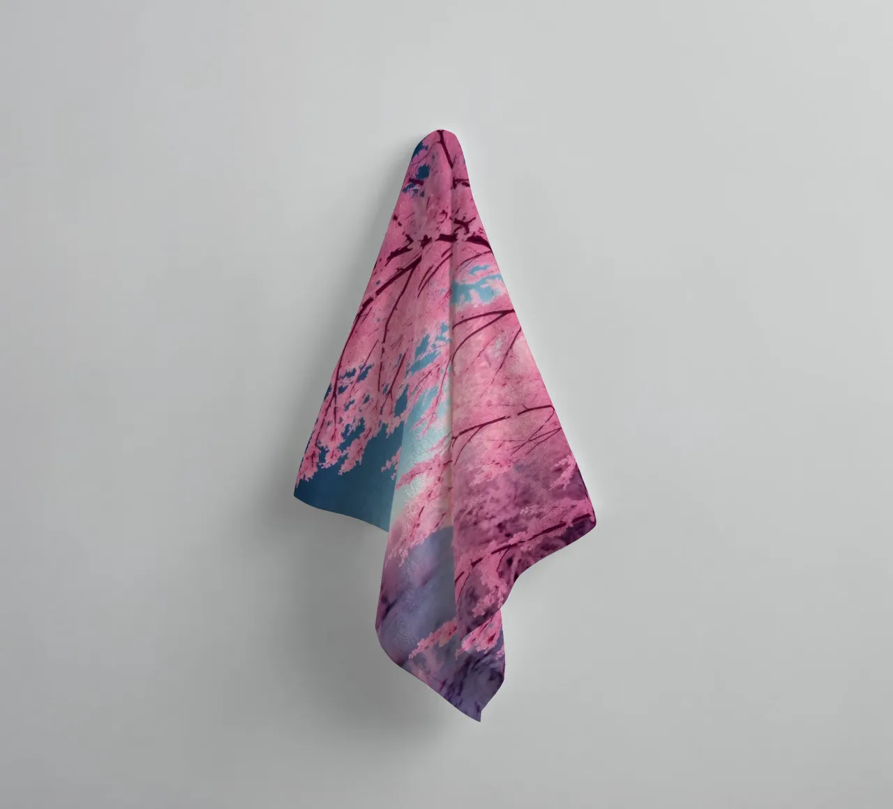 Schöne rosa Bäume in einer ätherischen Landschaft bei Sonnenuntergang mit Handtuch von DesignDoodle