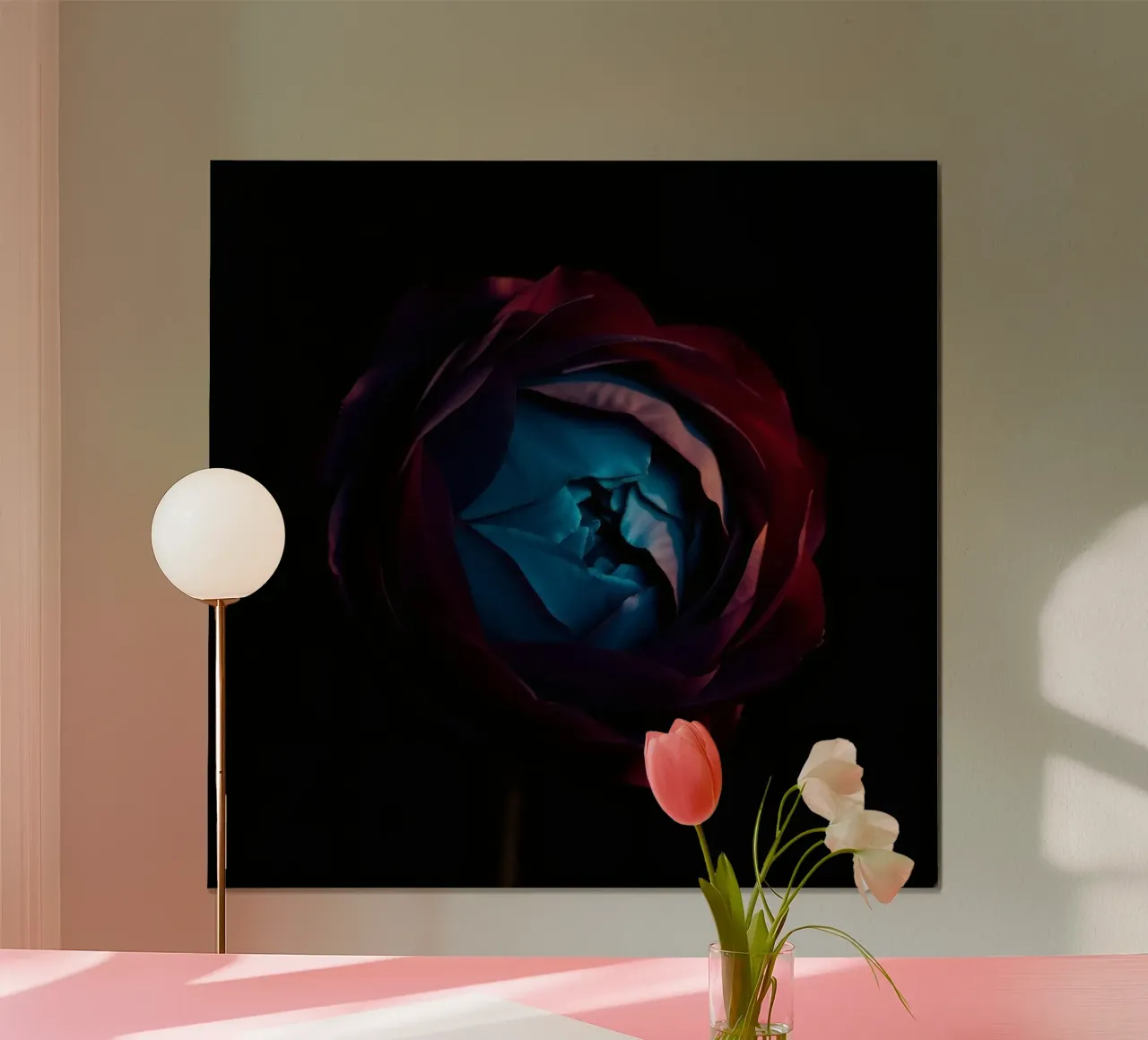 Lebendige Rose mit blau leuchtendem, verzweigtem Blütenblatt in der Mitte Poster von DesignDoodle