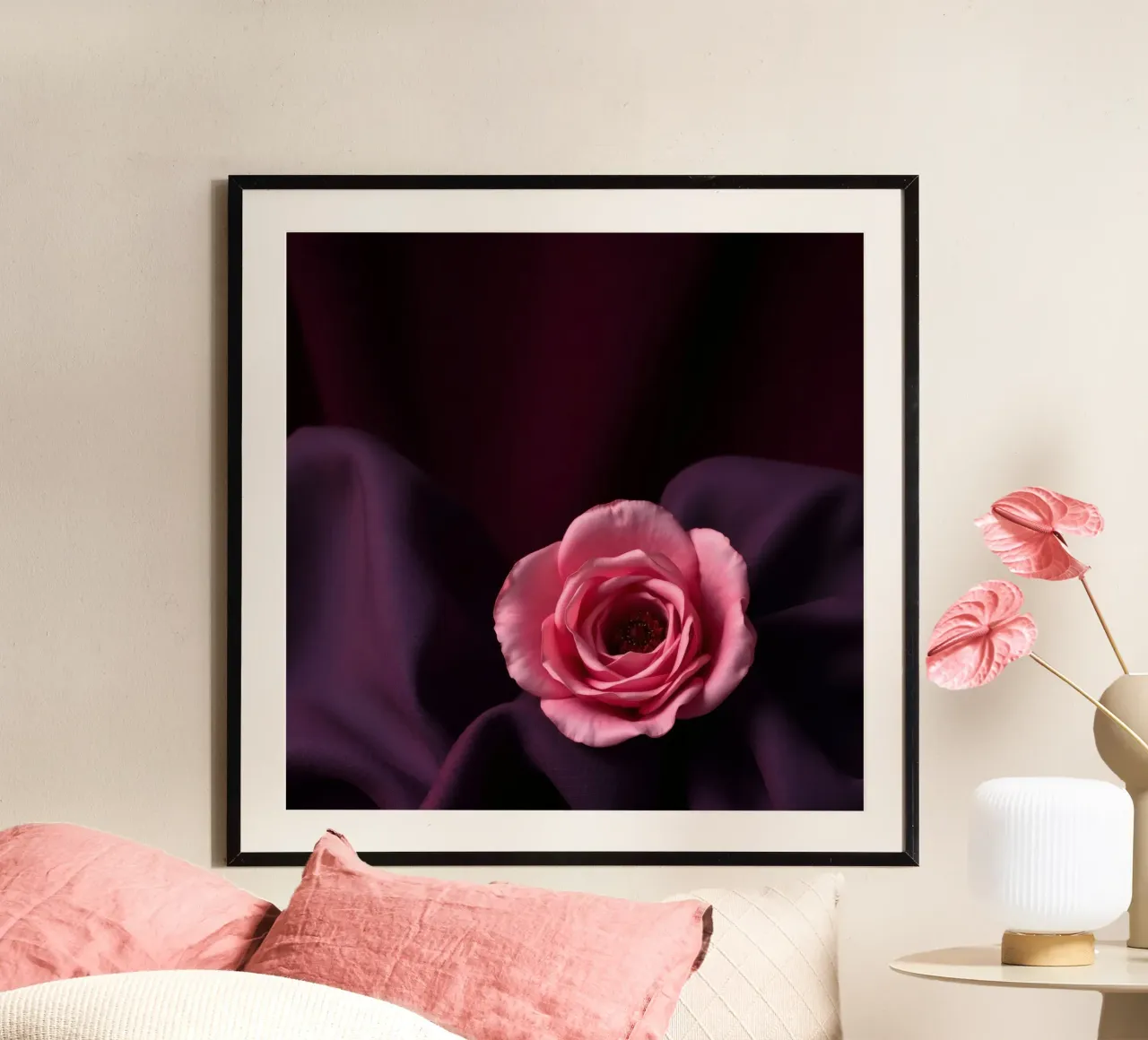 Elegante rosa appoggiata su un ricco tessuto viola poster con telaio in legno da DesignDoodle