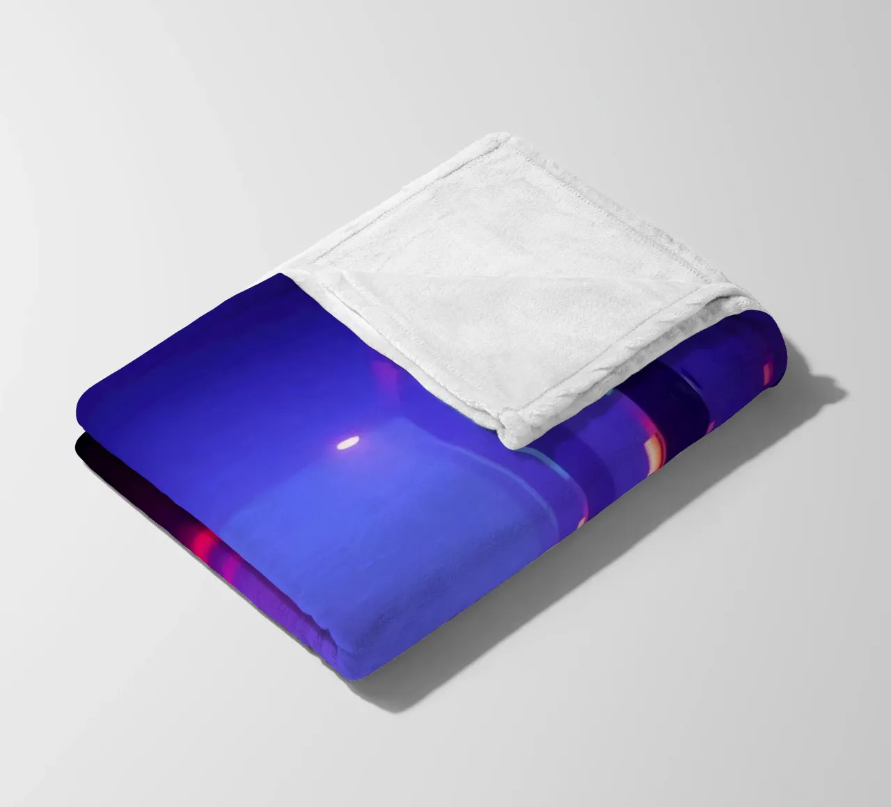 Luogo unico e suggestivo con illuminazione colorata coperta in pile da DesignDoodle
