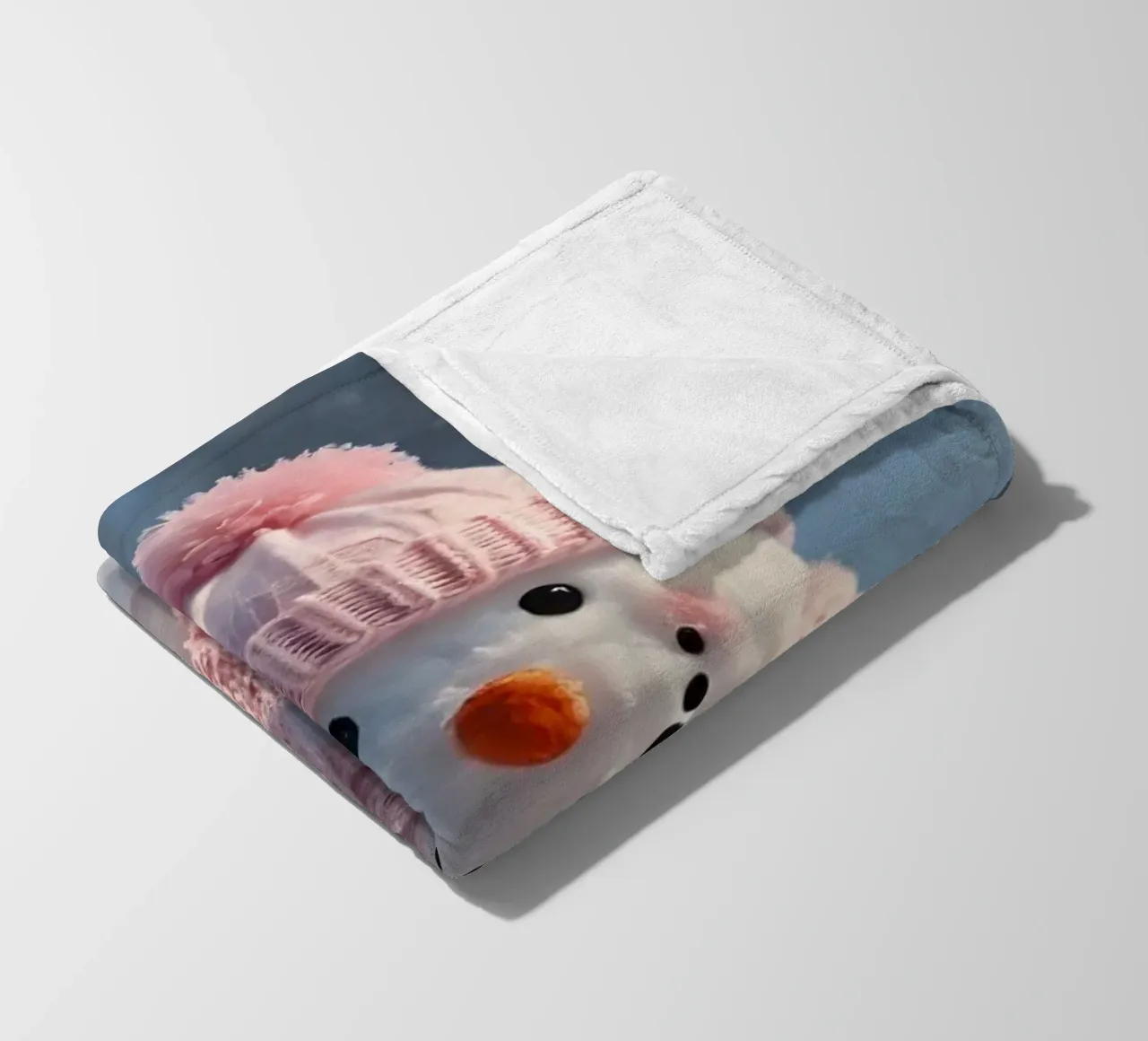 Pupazzo di neve con cappello e sciarpa rosa in piedi in un paesaggio invernale coperta in pile da DesignDoodle