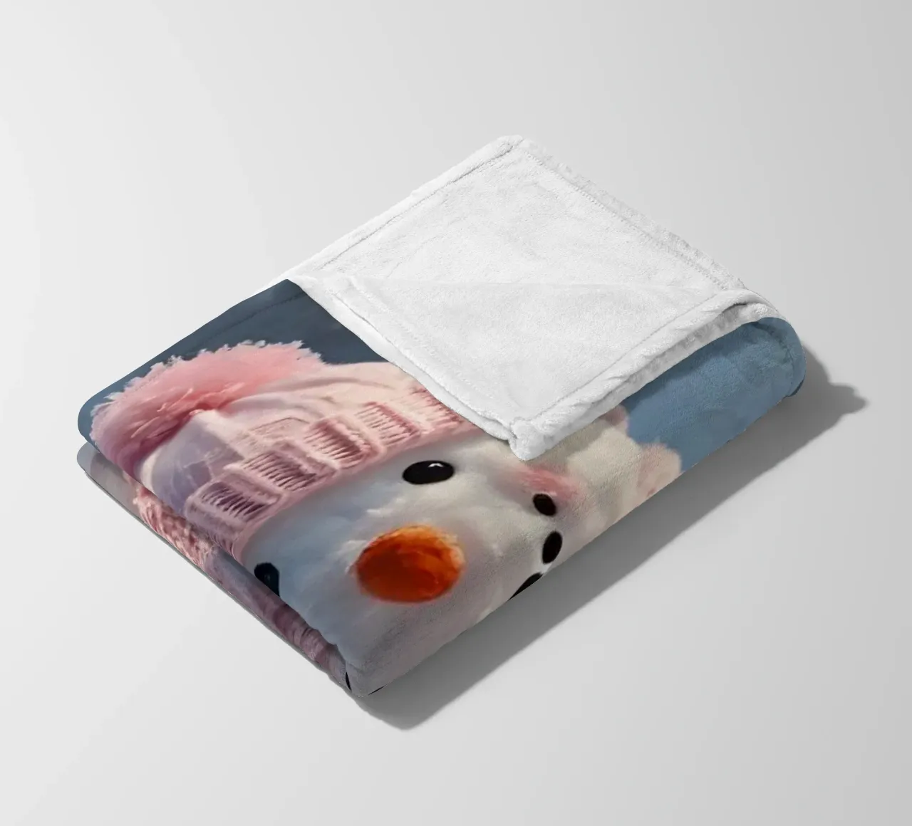 Pupazzo di neve con cappello e sciarpa rosa in piedi in un paesaggio invernale coperta in pile da DesignDoodle