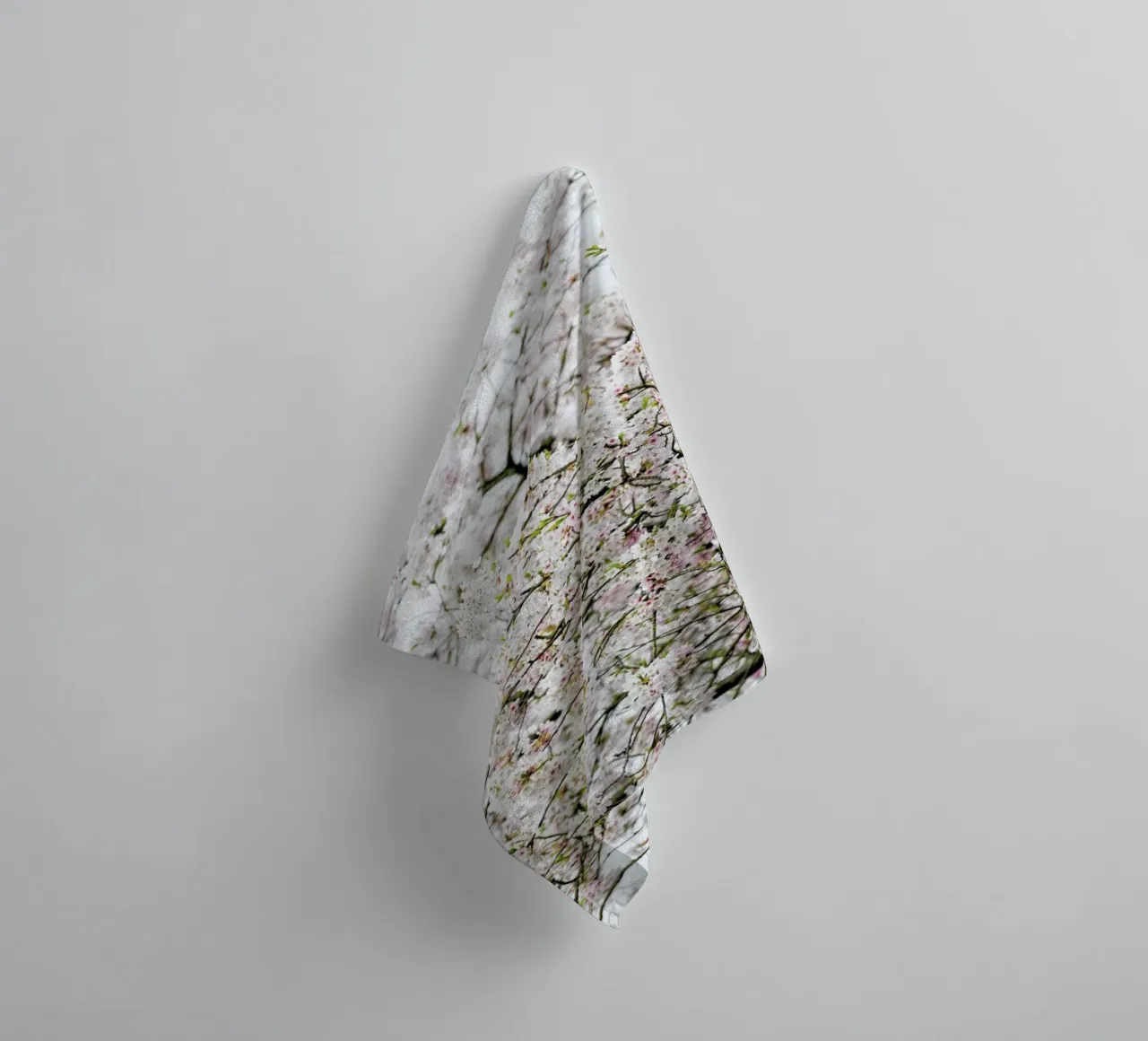 Blossom White 2 Handtuch von Curious Collections by Marielle Leenders
