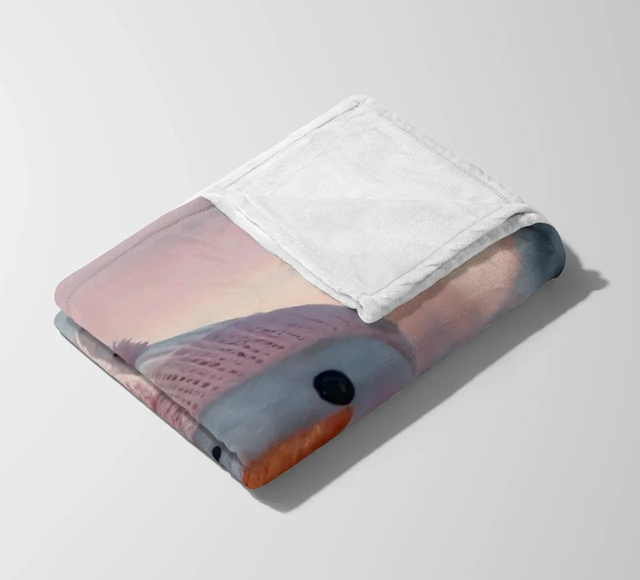 Pupazzo di neve con accessori rosa sorride in un paesaggio invernale coperta in pile da DesignDoodle