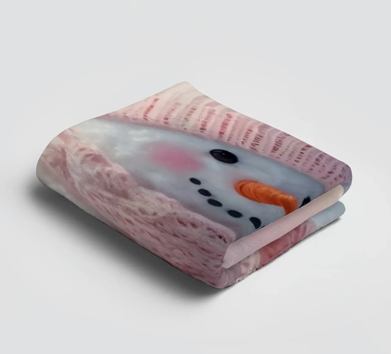 Pupazzo di neve con accessori rosa sorride in un paesaggio invernale asciugamano da bagno da DesignDoodle