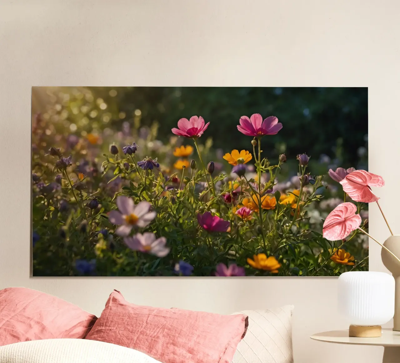 Fiori di campo colorati in un giardino illuminato dal sole in tarda primavera poster con telaio in alluminio da DesignDoodle