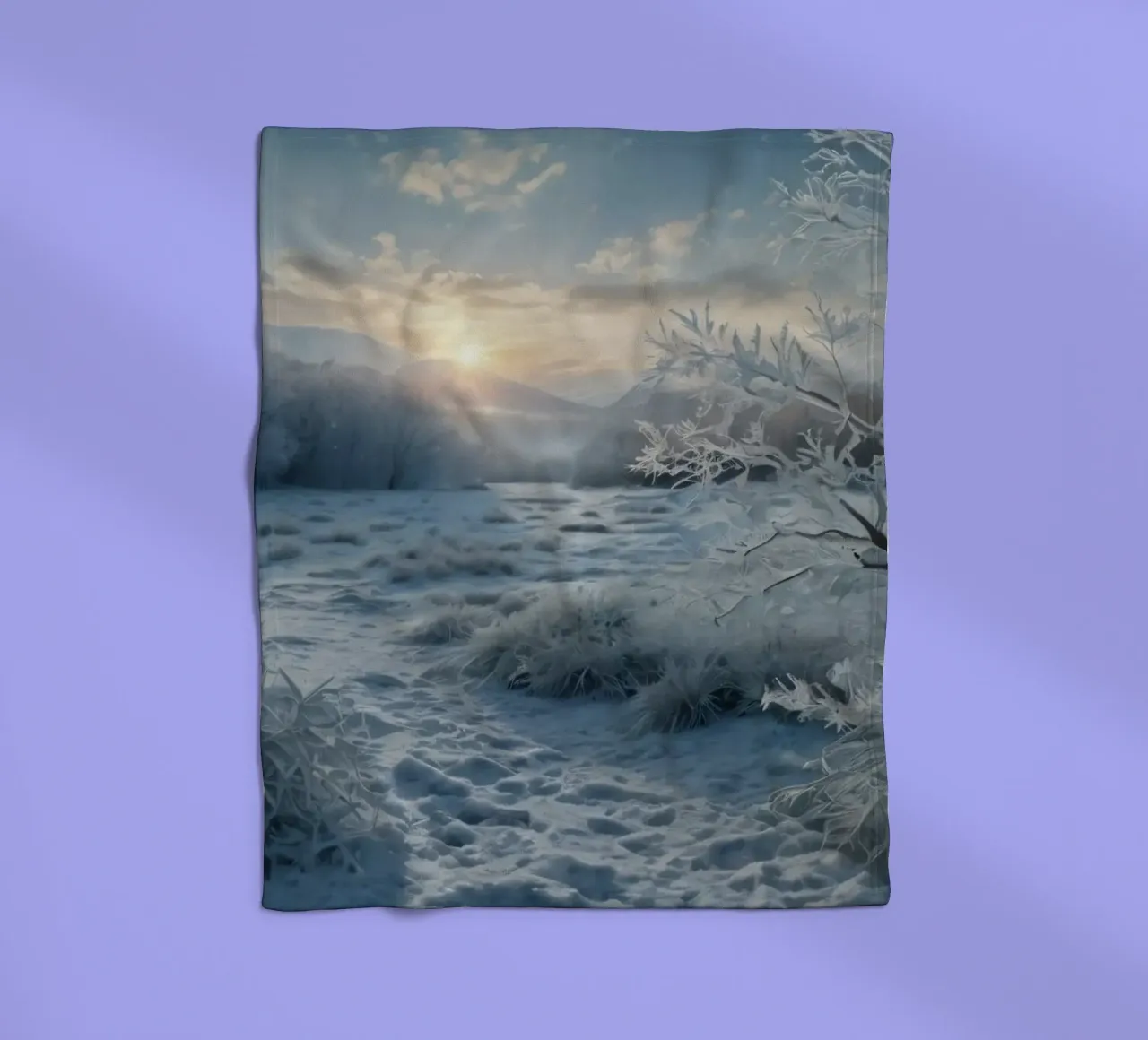 Die Wintersonne geht über einer frostigen, von Bäumen umgebenen Wiese auf Fleecedecke von DesignDoodle