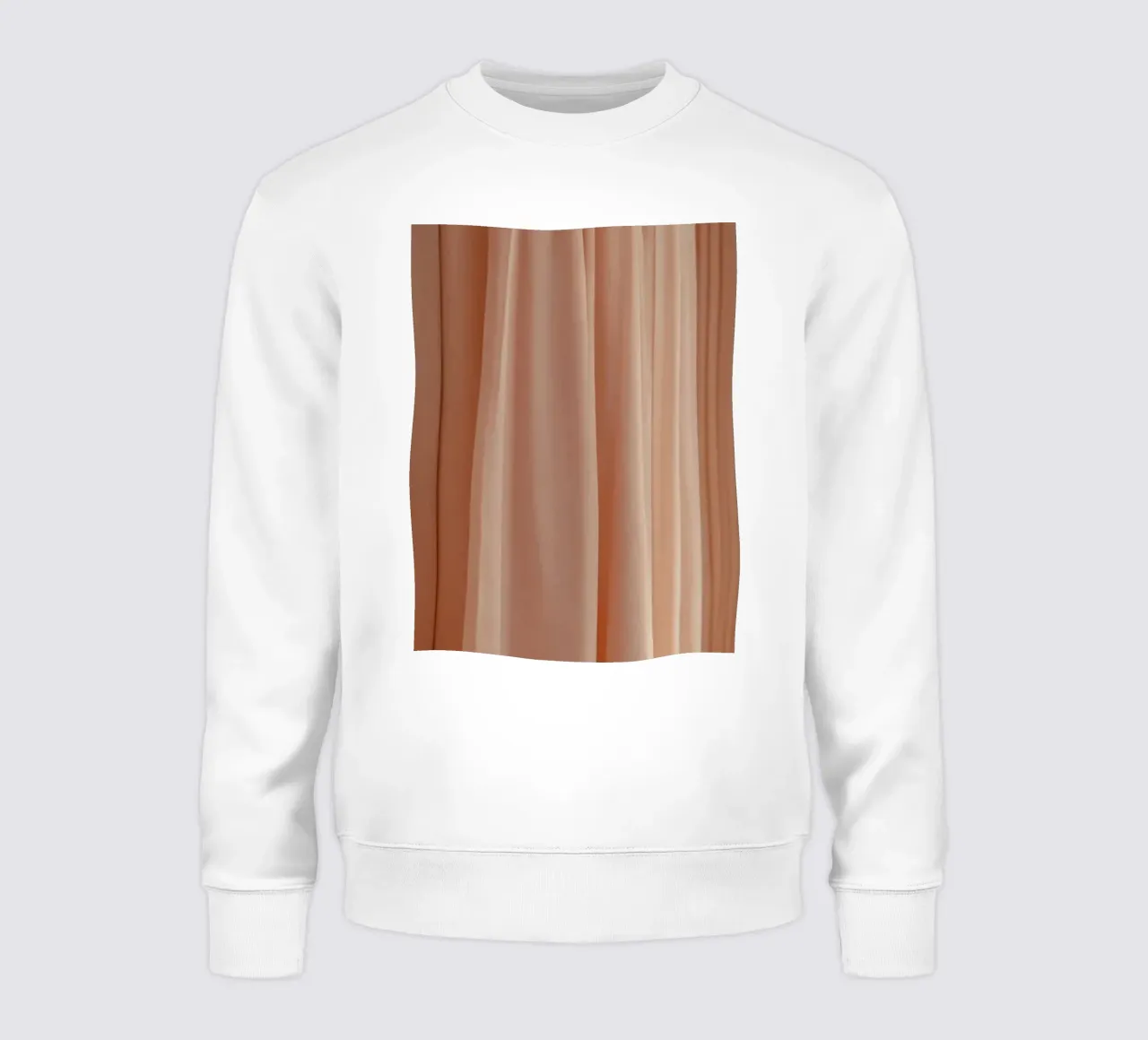 Zachte perzikkleurige stof drapeert elegant in natuurlijk licht sweatshirt van DesignDoodle