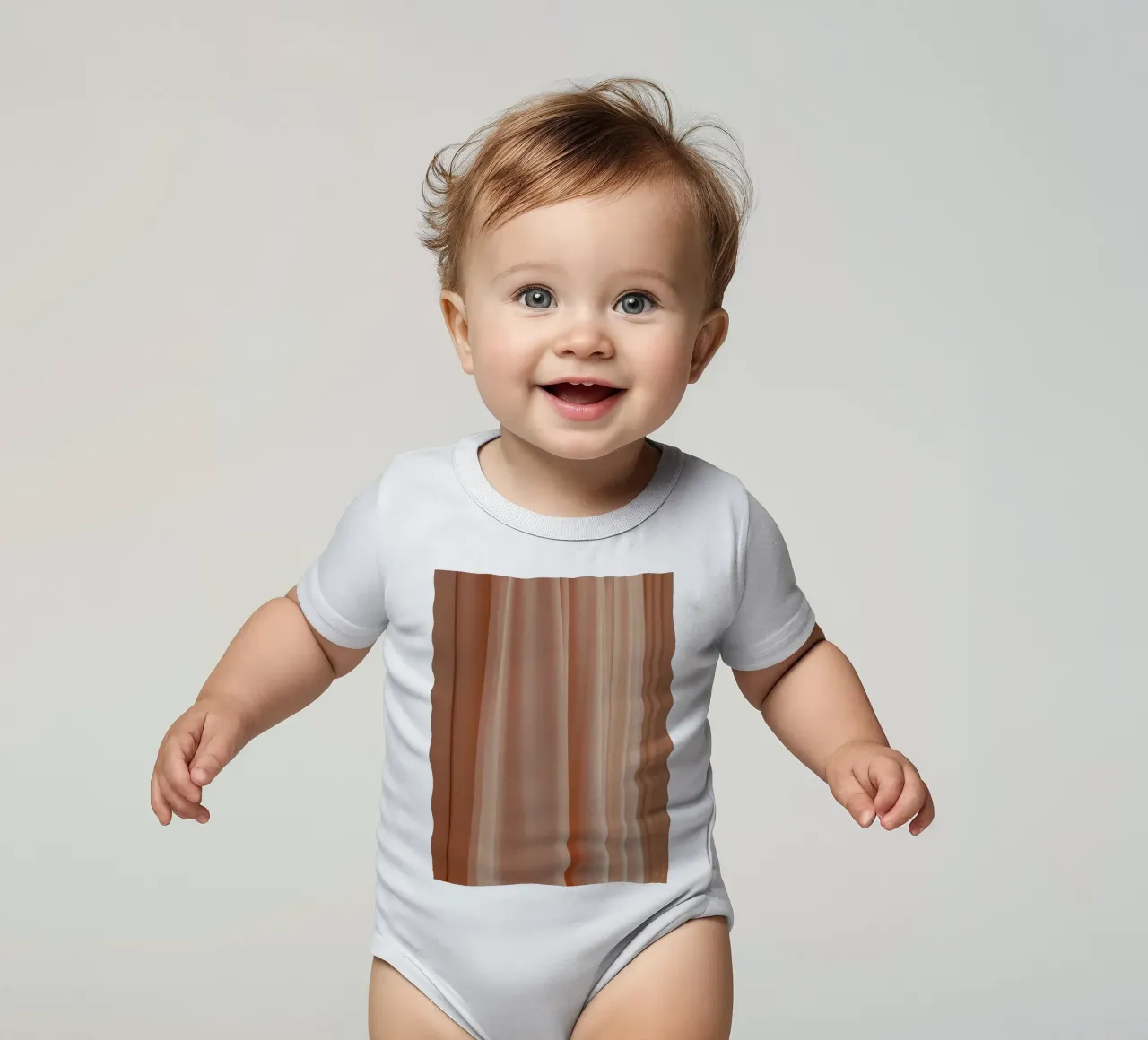 Zachte perzikkleurige stof drapeert elegant in natuurlijk licht babyrompertje korte mouwen van DesignDoodle