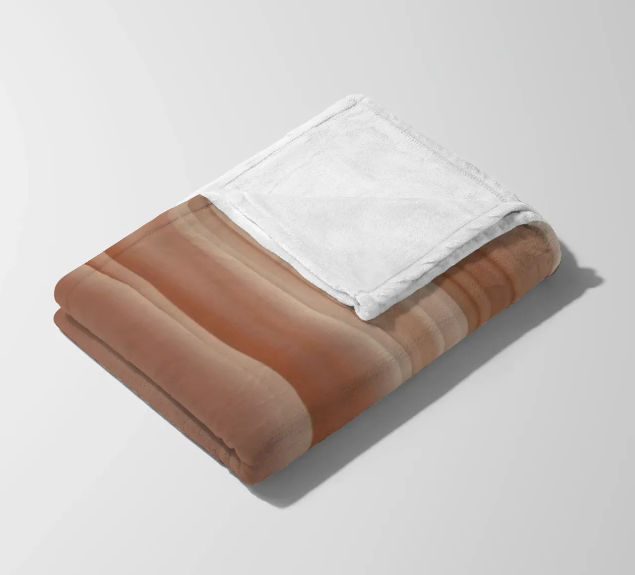 Zachte perzikkleurige stof drapeert elegant in natuurlijk licht fleecedeken van DesignDoodle