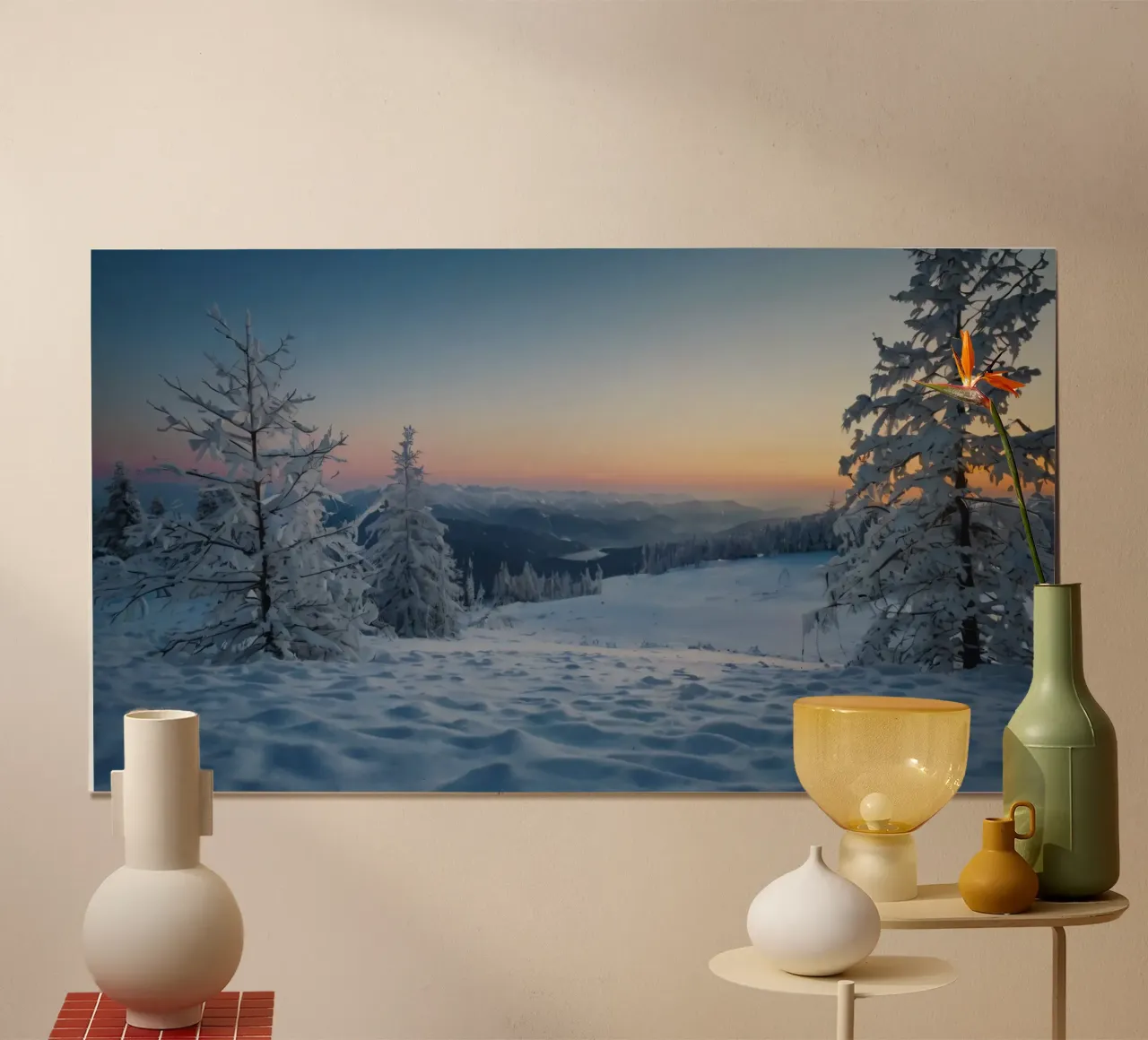 Winterlandschap zonsopgang met sneeuw bedekte bomen en berg hahnemühle van DesignDoodle