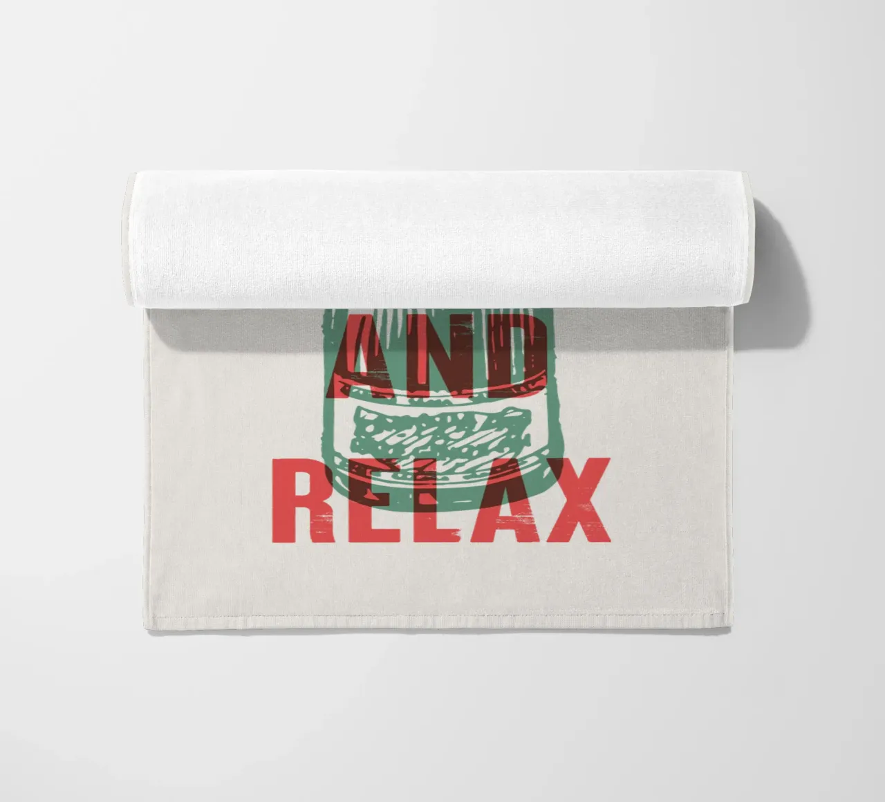 Nip achterover en ontspan strandhanddoek van Vintagrafica