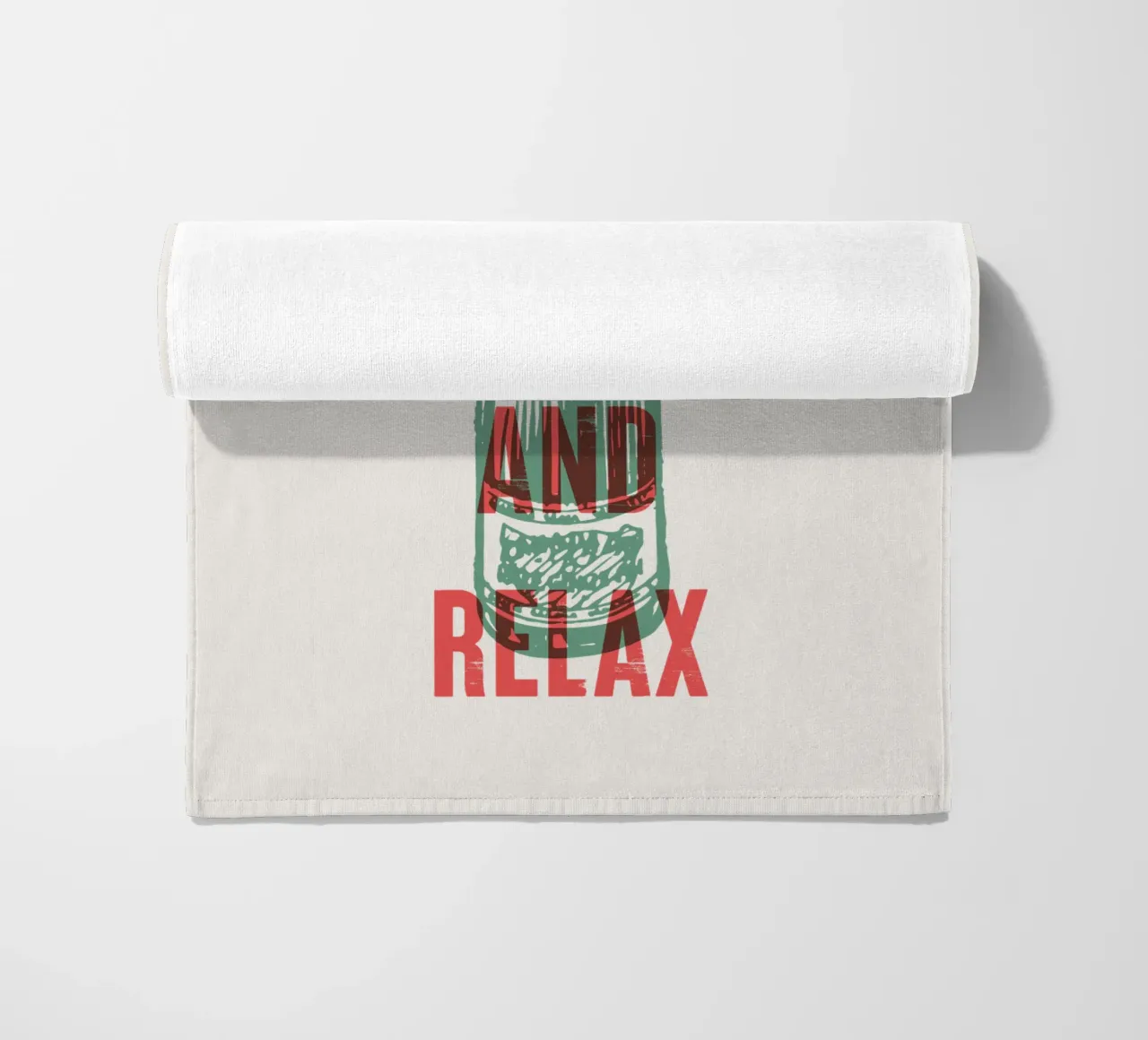 Nip achterover en ontspan strandhanddoek van Vintagrafica