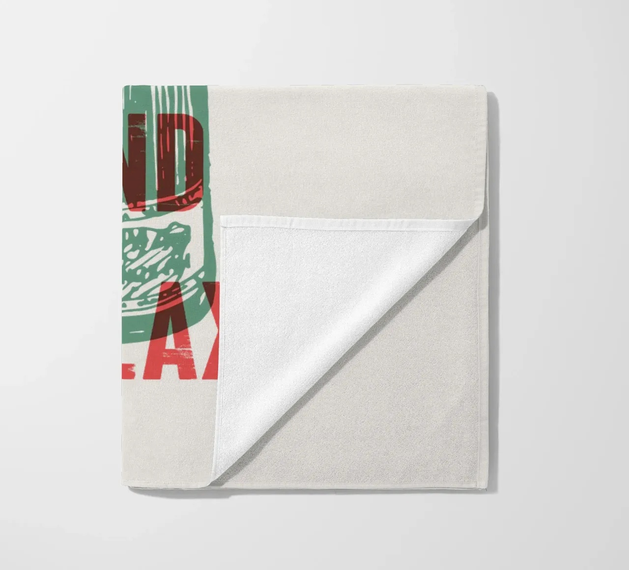 Nip achterover en ontspan strandhanddoek van Vintagrafica