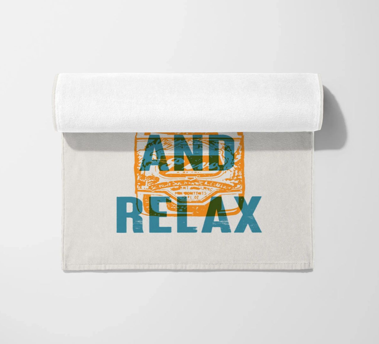 Nip achterover en ontspan strandhanddoek van Vintagrafica