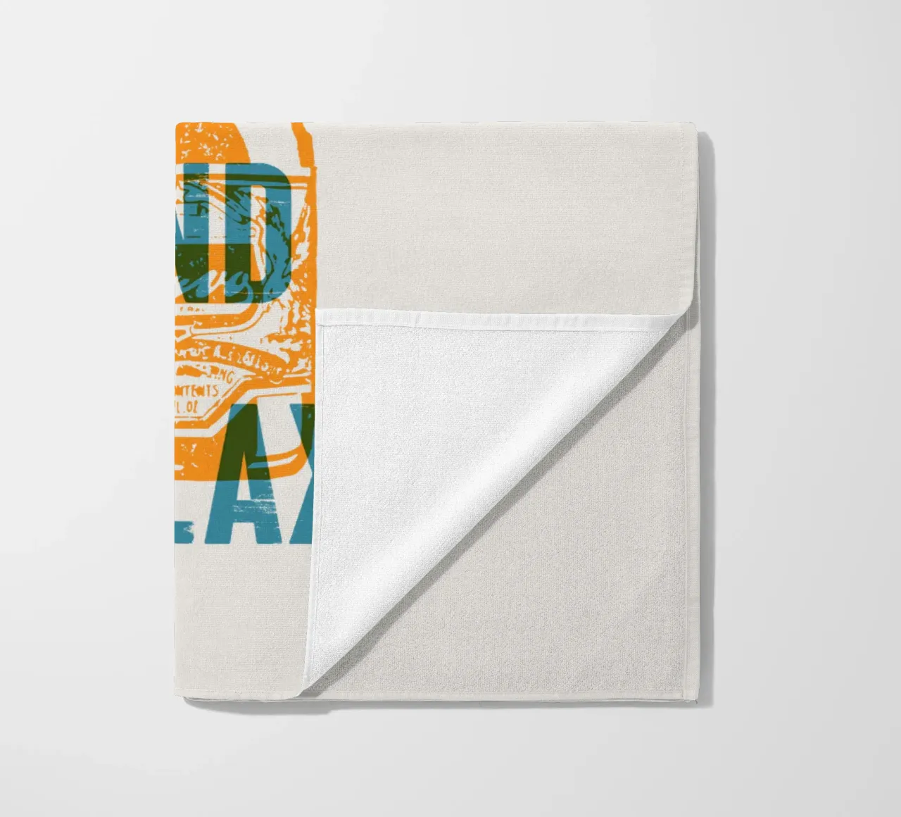 Nip achterover en ontspan strandhanddoek van Vintagrafica