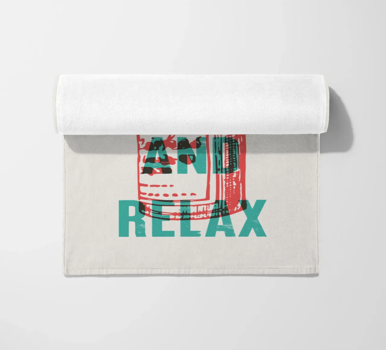 Nip achterover en ontspan strandhanddoek van Vintagrafica