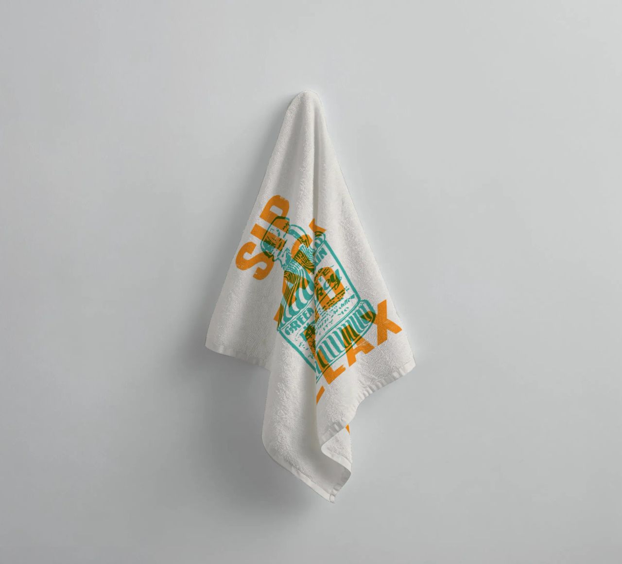 Nip achterover en ontspan badhanddoek van Vintagrafica