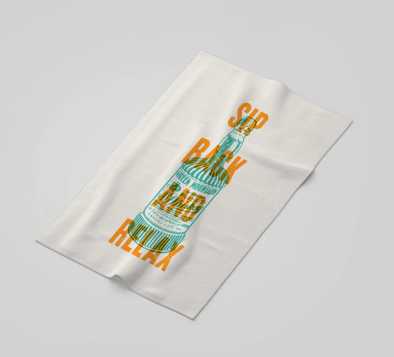 Nip achterover en ontspan strandhanddoek van Vintagrafica