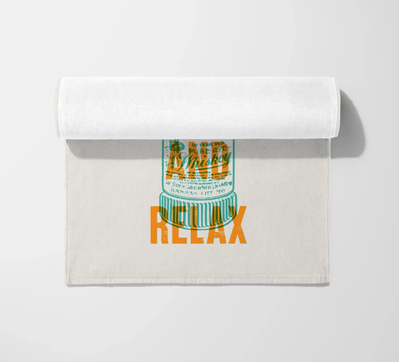 Nip achterover en ontspan strandhanddoek van Vintagrafica