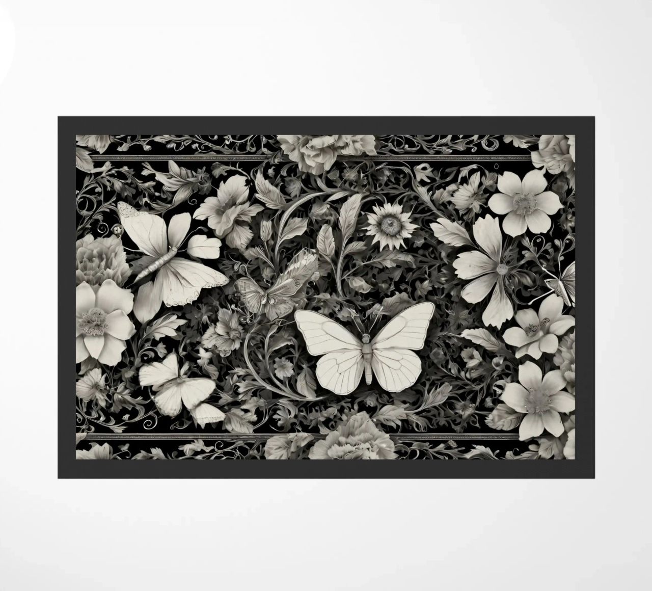Diseño intrincado con mariposas y flores monocromáticas felpudo de DesignDoodle