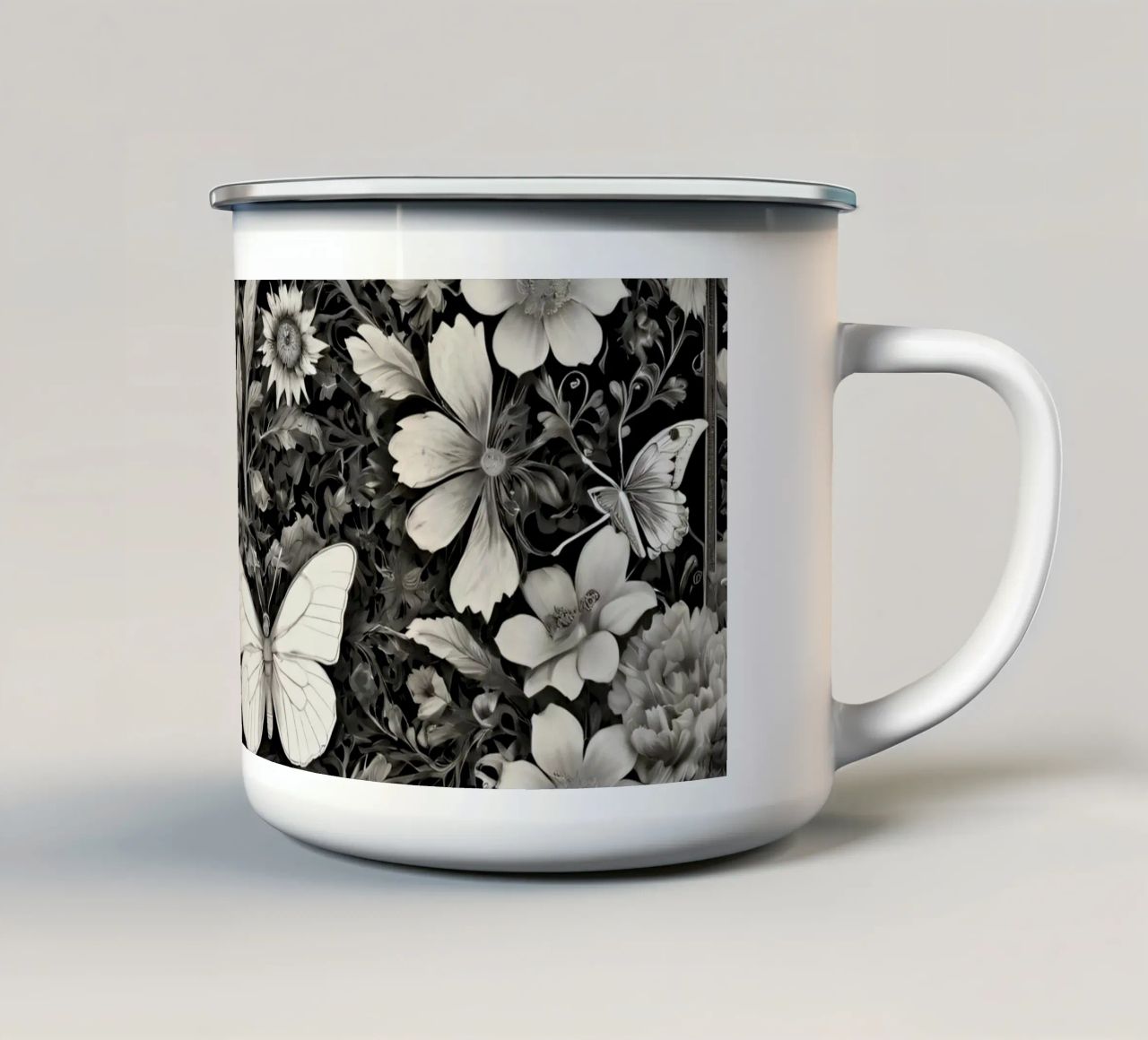 Design intricato con farfalle e fiori monocromatici. tazza in smalto da DesignDoodle