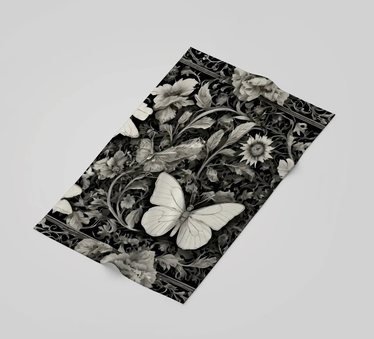 Design intricato con farfalle e fiori monocromatici. telo mare da DesignDoodle