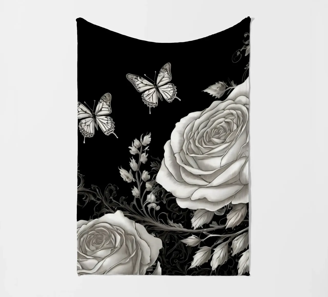 Design artistico in bianco e nero con rose e farfalle coperta in pile da DesignDoodle
