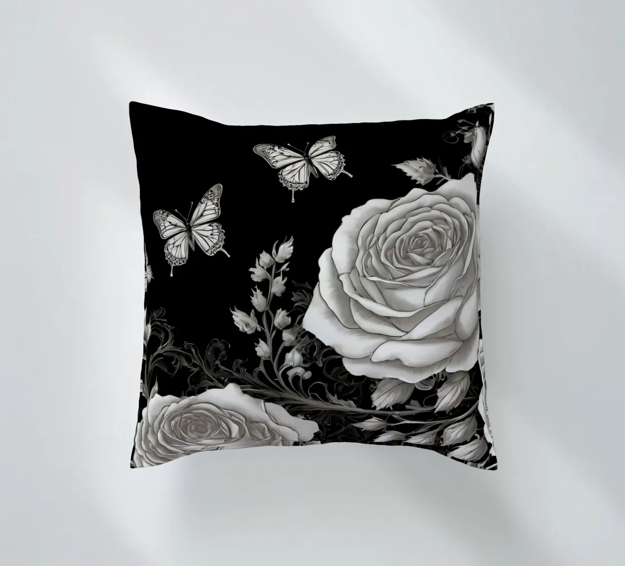 Design artistico in bianco e nero con rose e farfalle cuscino da DesignDoodle