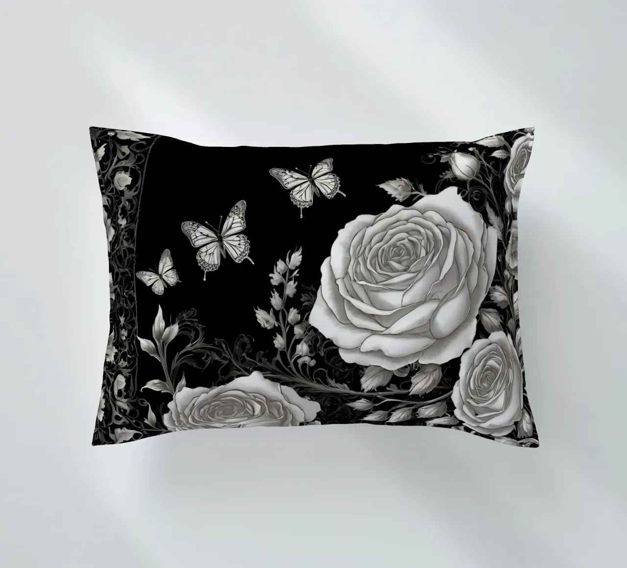 Design artistico in bianco e nero con rose e farfalle cuscino da DesignDoodle