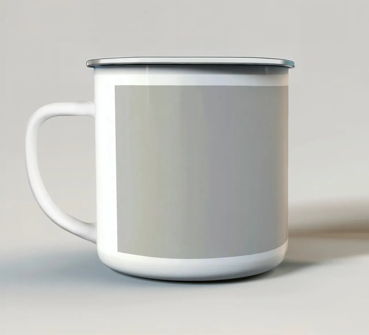 Elegante farfalla in bianco e nero tra intricati motivi floreali tazza in smalto da DesignDoodle