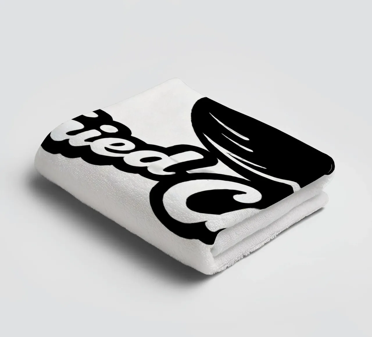 Een speels ontwerp met een cartoonfiguurtje in de vorm van een kip badhanddoek van DesignDoodle