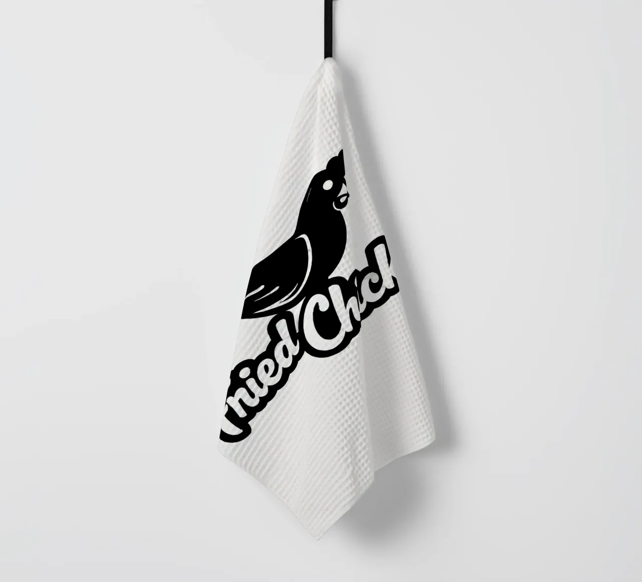 Een speels ontwerp met een cartoonfiguurtje in de vorm van een kip theedoek van DesignDoodle