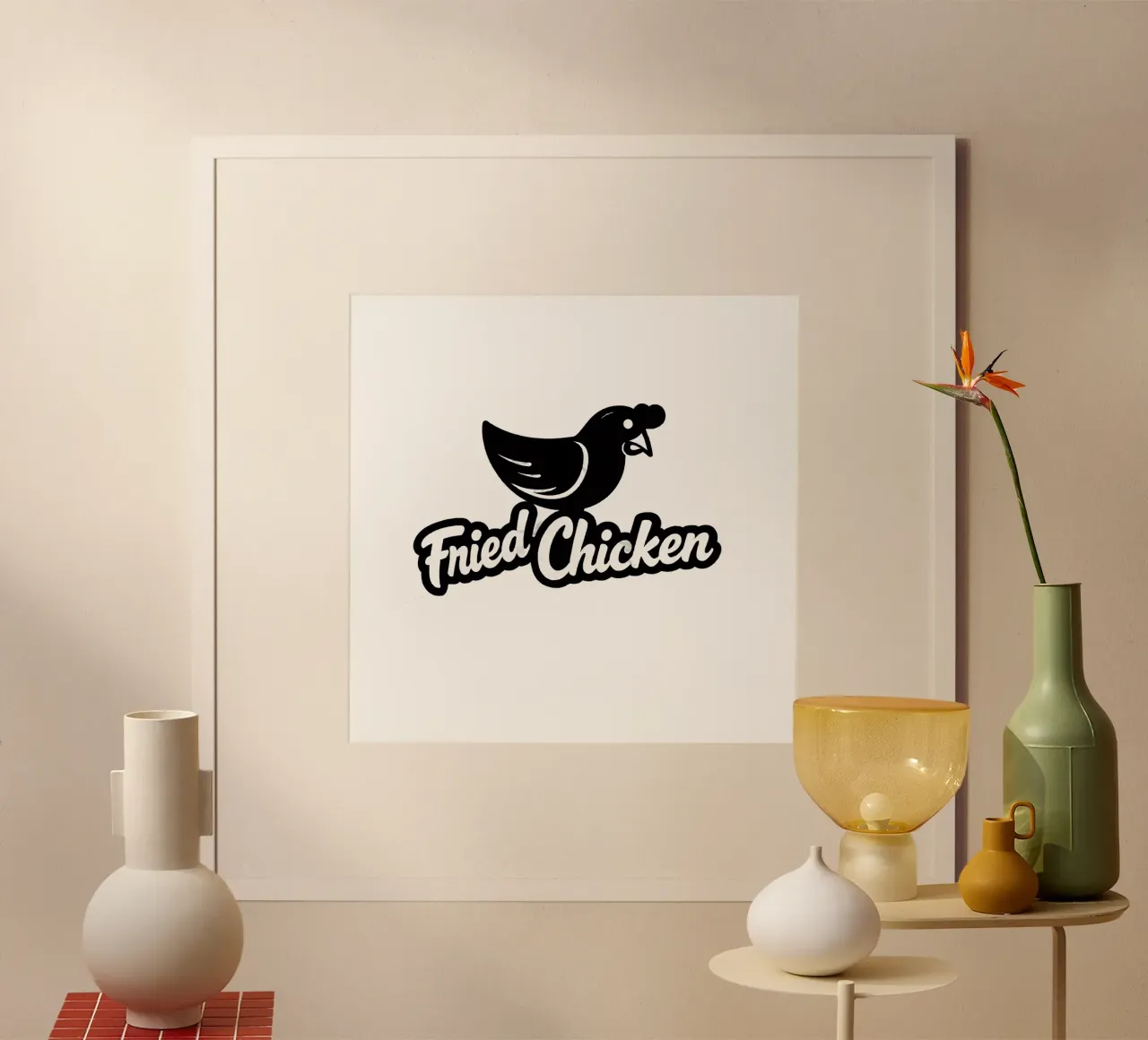 Un design giocoso con il personaggio di un pollo dei cartoni animati poster con telaio in legno da DesignDoodle