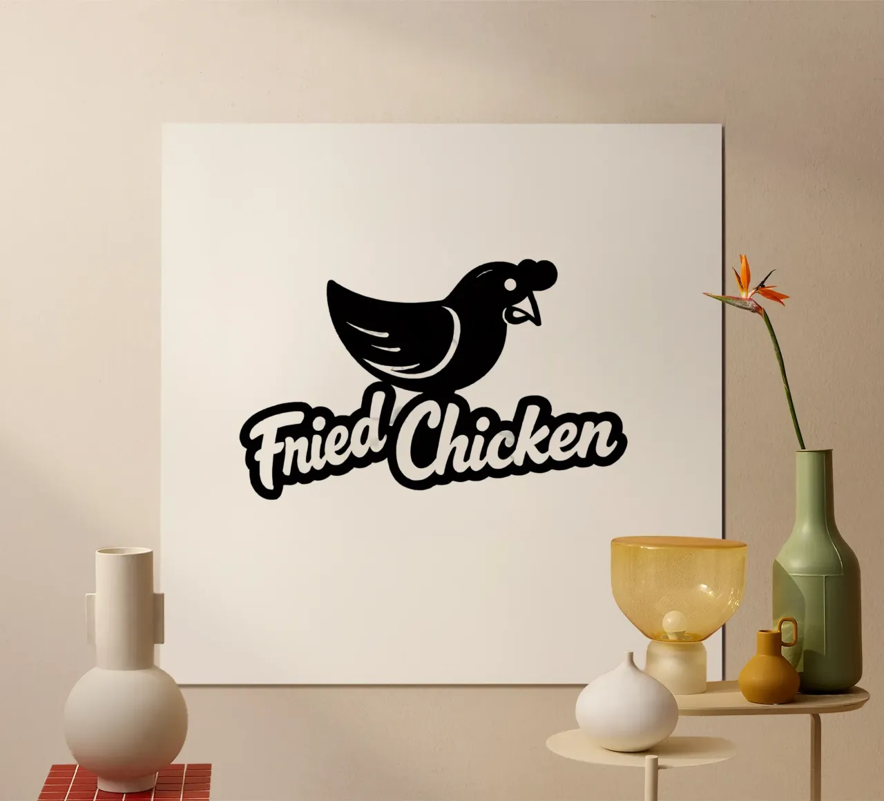 Un design giocoso con il personaggio di un pollo dei cartoni animati poster con telaio in legno da DesignDoodle