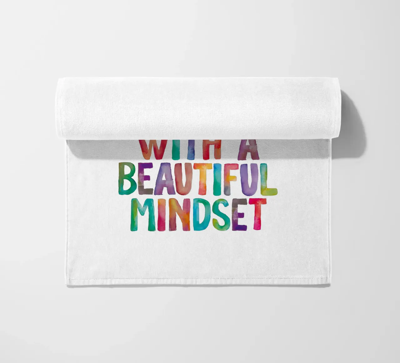 Een mooie dag begint met een mooie instelling Regenboogtype strandhanddoek van THE MOTIVATED TYPE