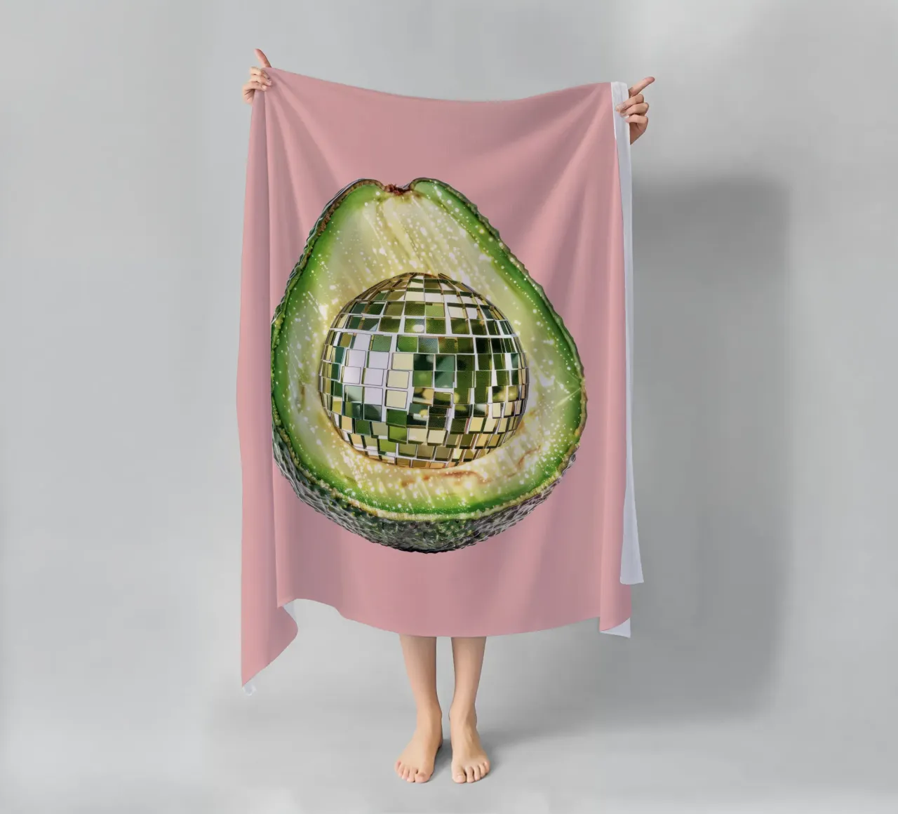 Palla da discoteca Avocado in rosa telo mare da Peaches Art Prints