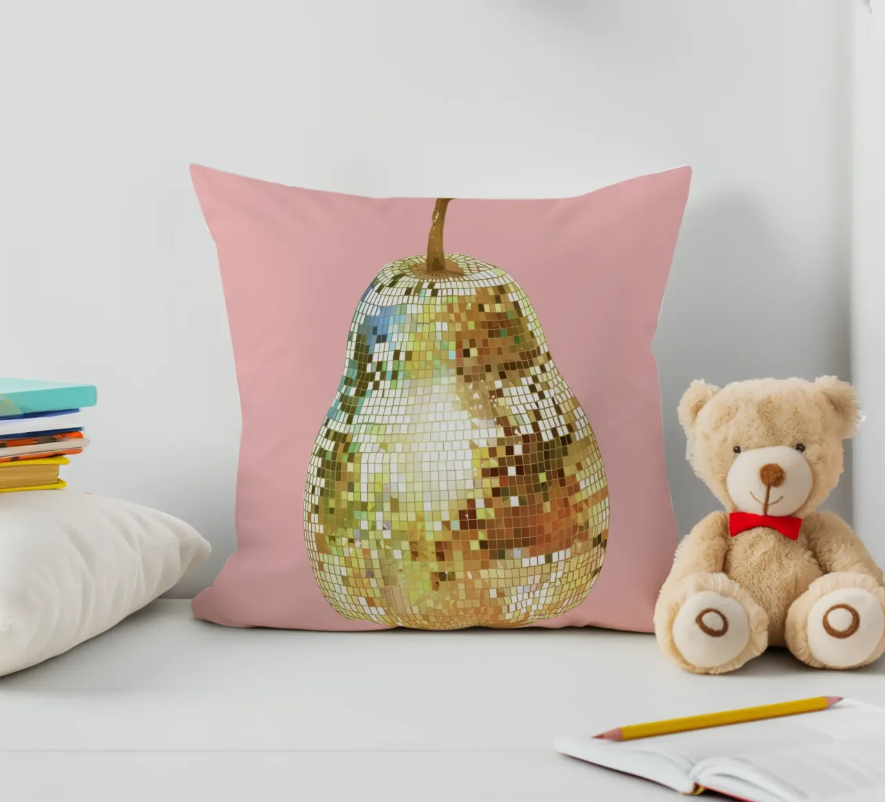 Pera, Disco Ball in frutta rosa cuscino da Peaches Art Prints