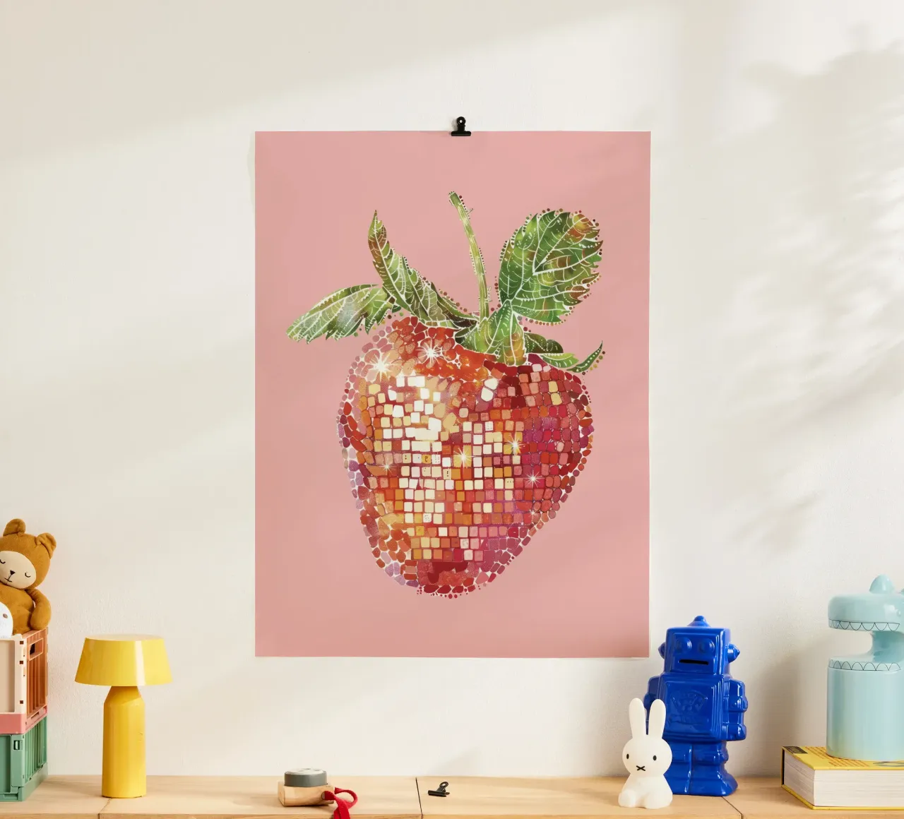 Fragola, Disco Ball in rosa - Frutta poster con telaio in alluminio da Peaches Art Prints