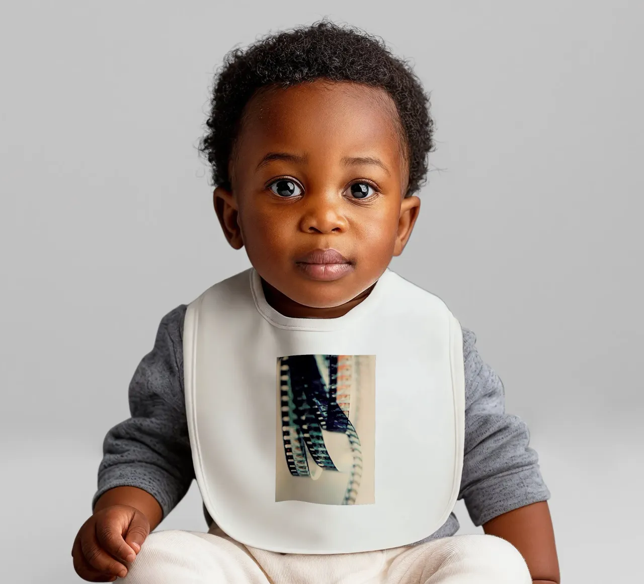 Super 8 bavaglino da Ingrid Beddoes