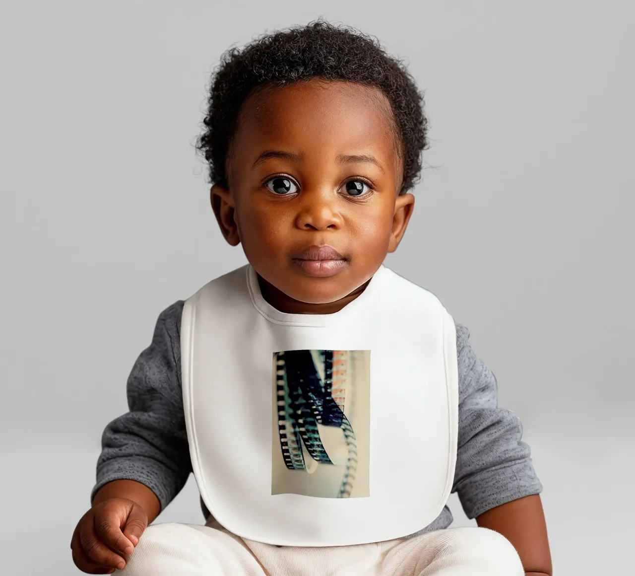 Super 8 bavaglino da Ingrid Beddoes