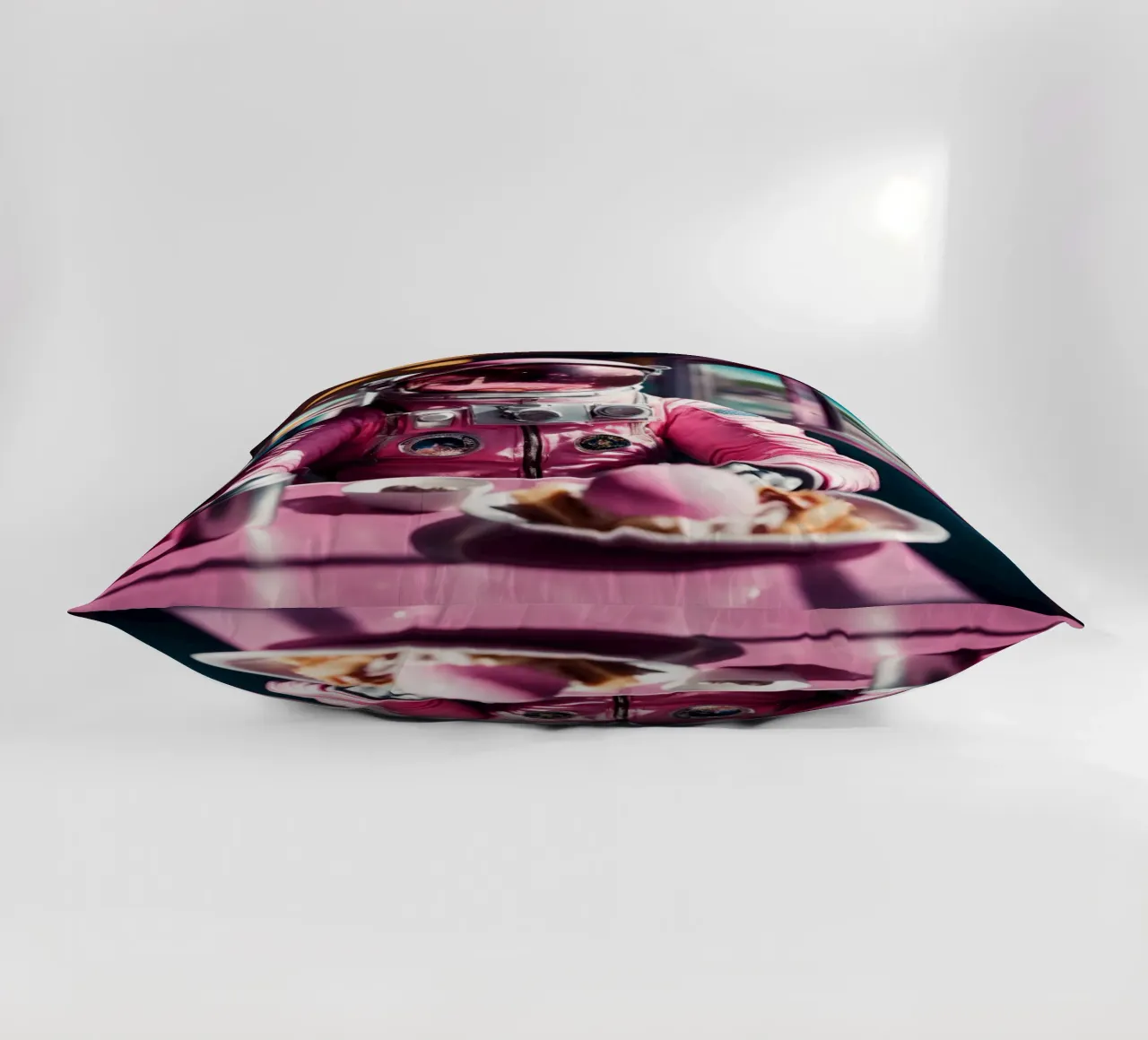 Pink Astronaut cuscino da Flo Klein