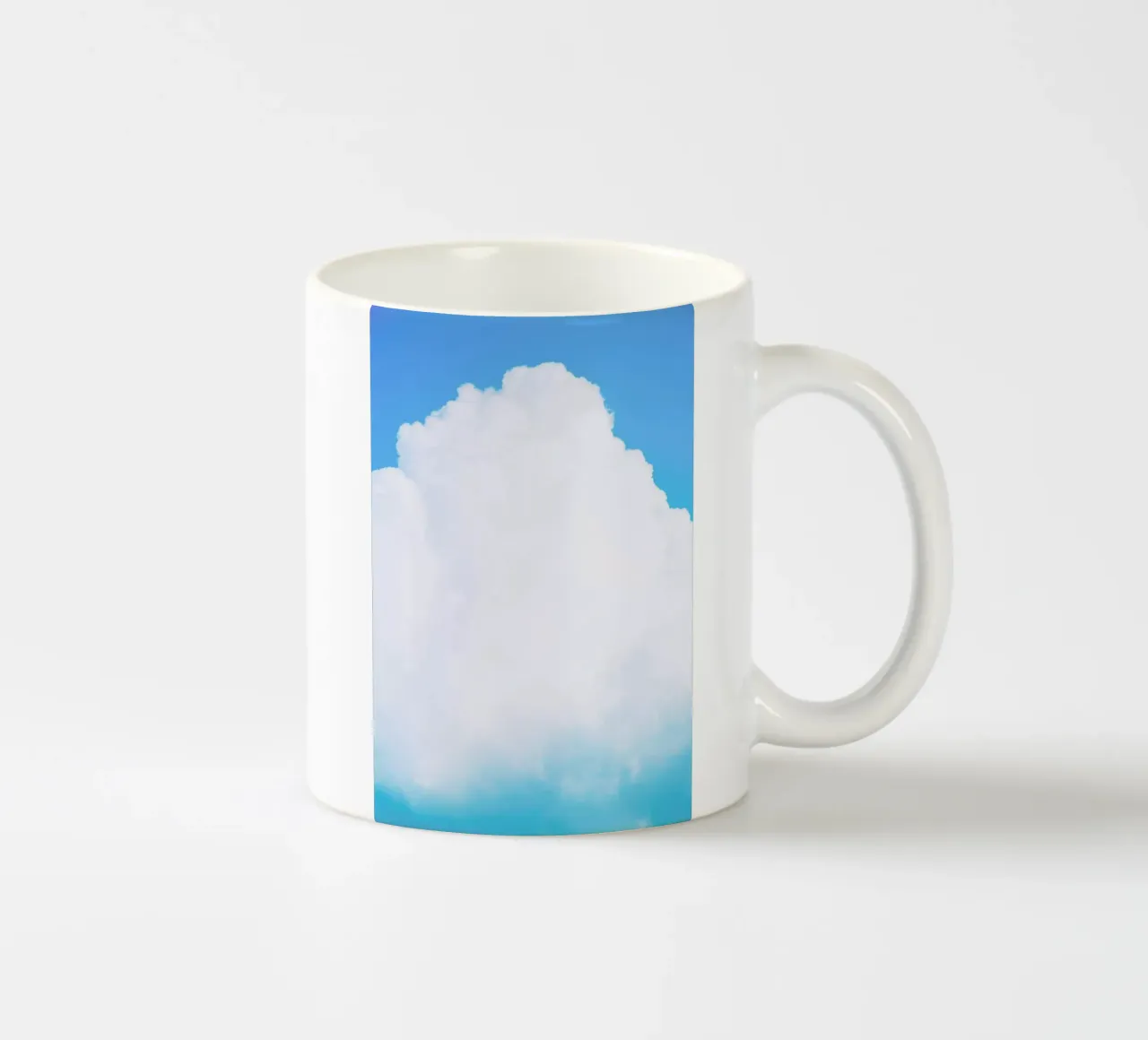 Blue Clouds III tazza in ceramica da Tal Paz-Fridman
