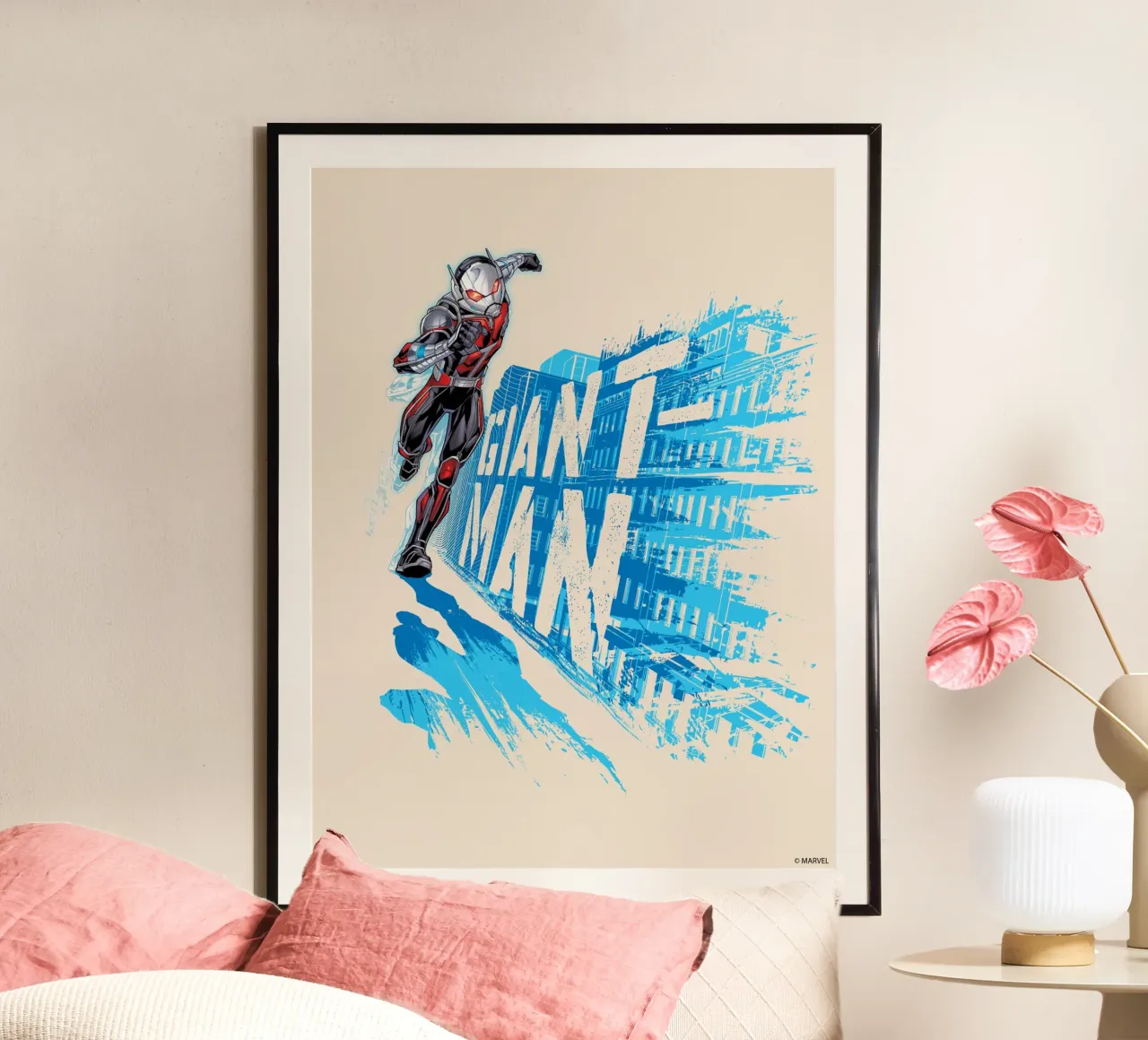 Giant Man poster con telaio in plastica da MARVEL Designs by JUNIQE