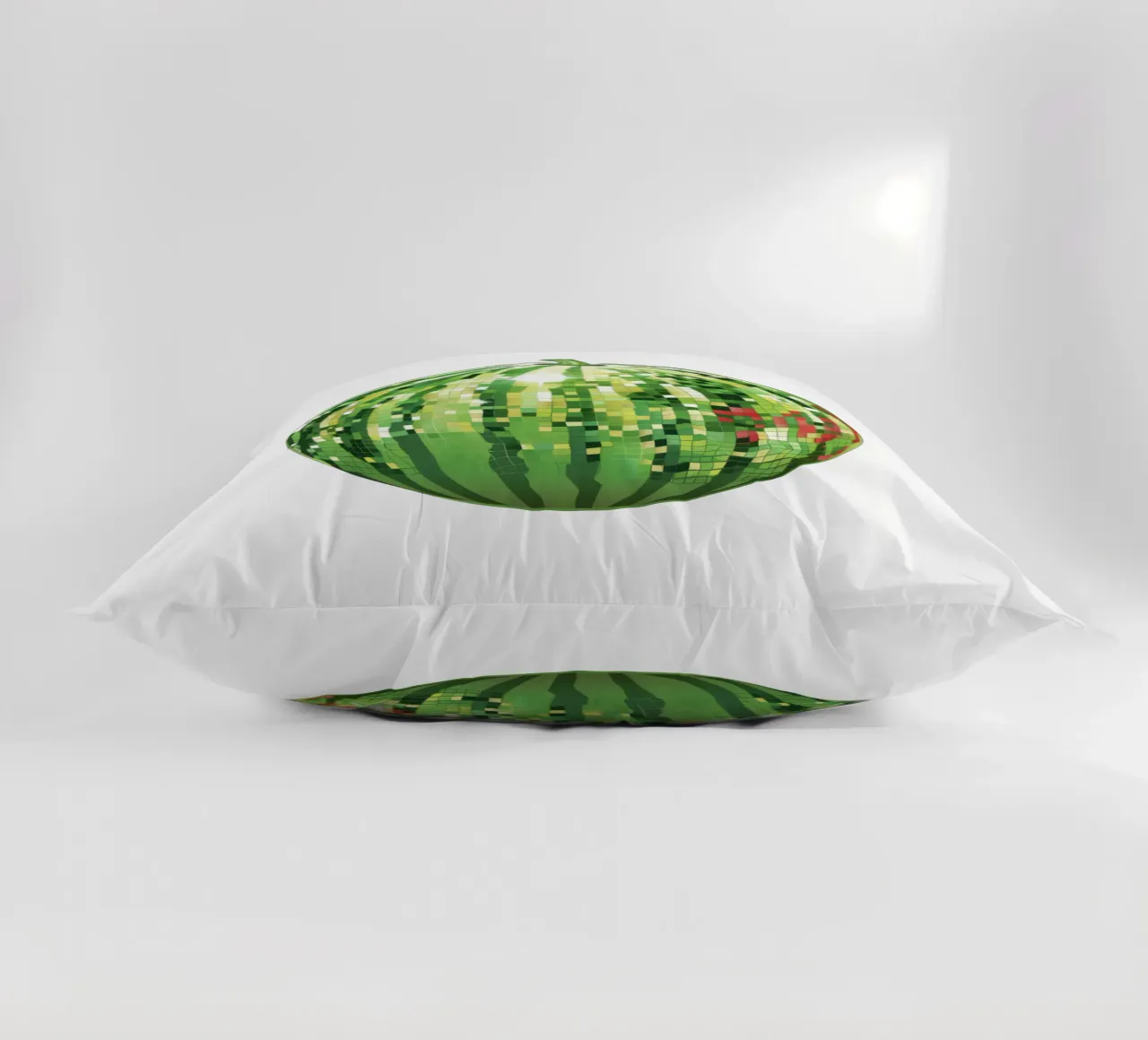 Anguria, palla da discoteca in frutti bianchi cuscino da Peaches Art Prints